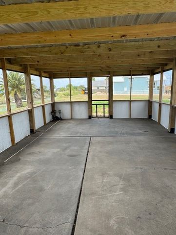 217 W Pompano, Rockport, TX 78382