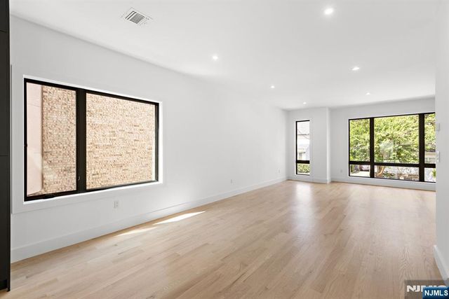 264 Grant Avenue, Cliffside Park, NJ 07010
