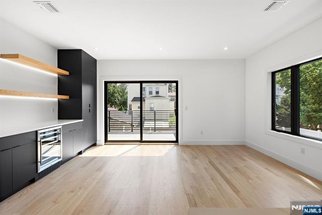 264 Grant Avenue, Cliffside Park, NJ 07010