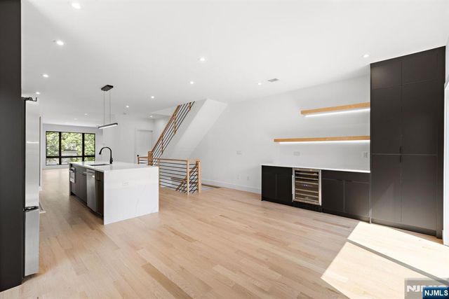 264 Grant Avenue, Cliffside Park, NJ 07010