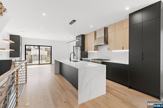264 Grant Avenue, Cliffside Park, NJ 07010