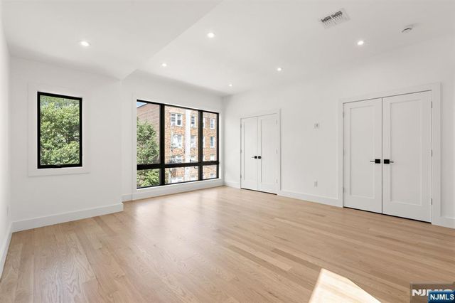 264 Grant Avenue, Cliffside Park, NJ 07010