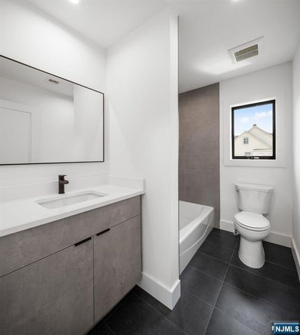 264 Grant Avenue, Cliffside Park, NJ 07010