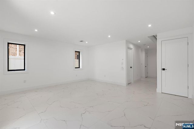 264 Grant Avenue, Cliffside Park, NJ 07010