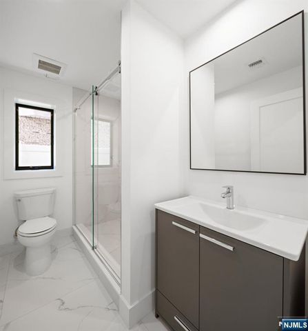 264 Grant Avenue, Cliffside Park, NJ 07010