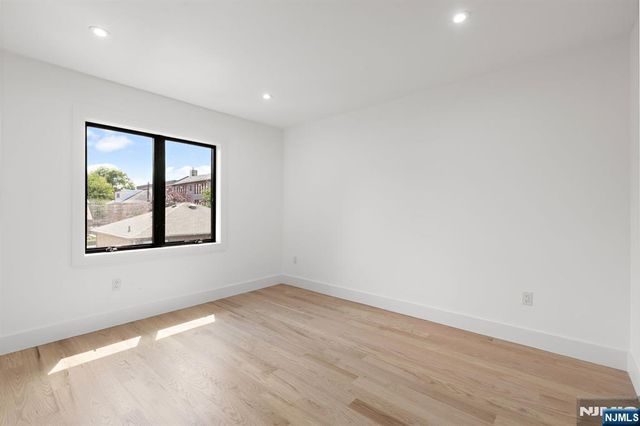 264 Grant Avenue, Cliffside Park, NJ 07010