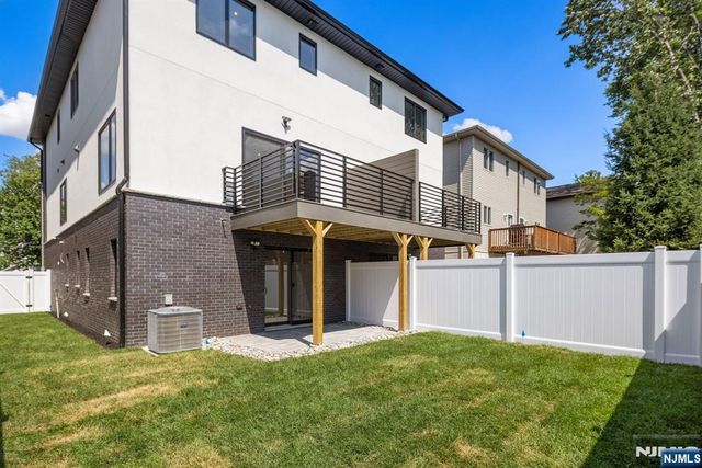 264 Grant Avenue, Cliffside Park, NJ 07010