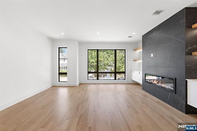 264 Grant Avenue, Cliffside Park, NJ 07010