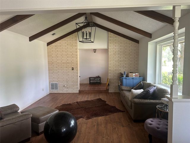 1188 E Oak Street, La Grange, TX 78945