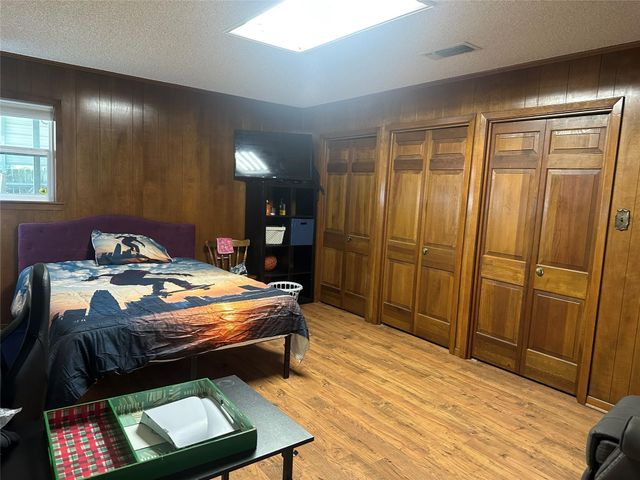1188 E Oak Street, La Grange, TX 78945