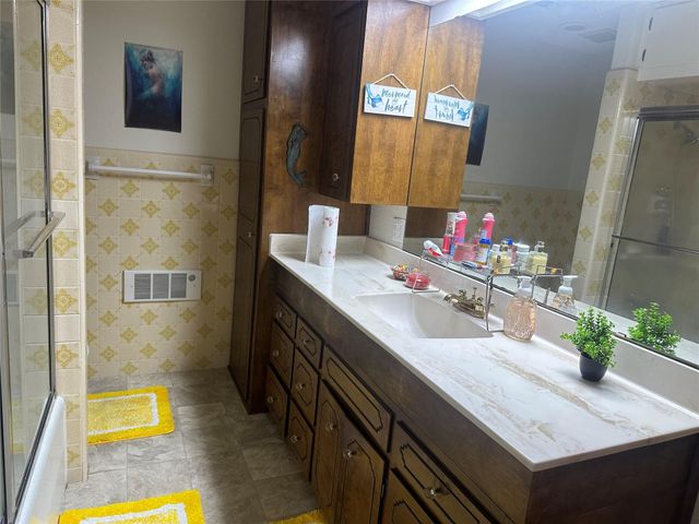 1188 E Oak Street, La Grange, TX 78945