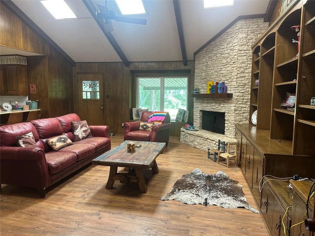 1188 E Oak Street, La Grange, TX 78945