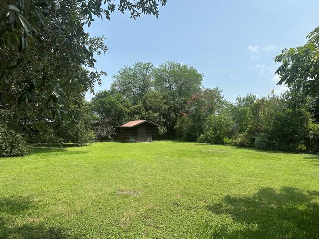 1188 E Oak Street, La Grange, TX 78945
