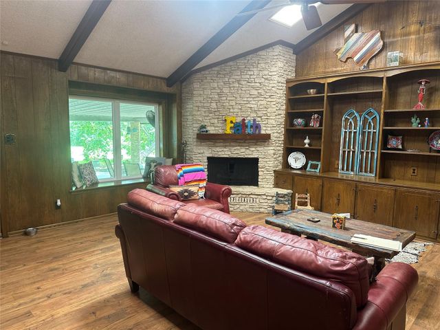 1188 E Oak Street, La Grange, TX 78945