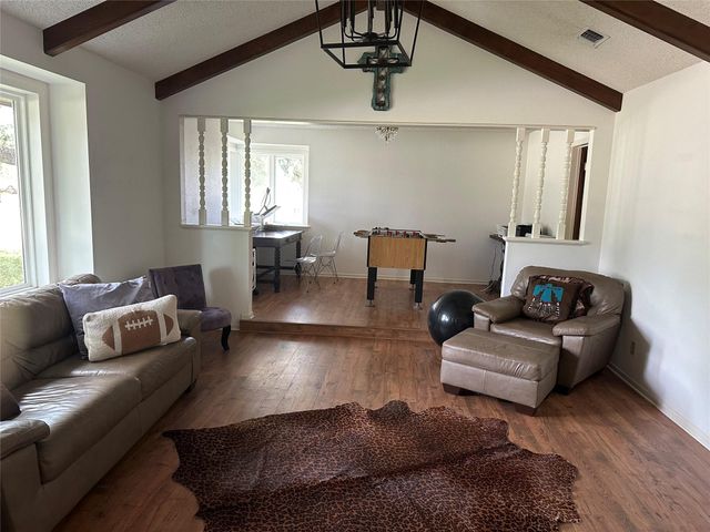 1188 E Oak Street, La Grange, TX 78945