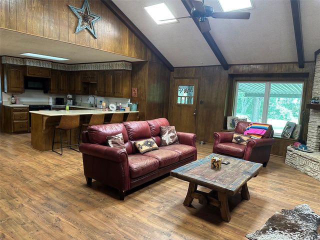 1188 E Oak Street, La Grange, TX 78945