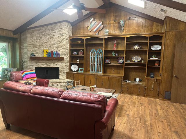 1188 E Oak Street, La Grange, TX 78945