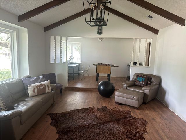 1188 E Oak Street, La Grange, TX 78945