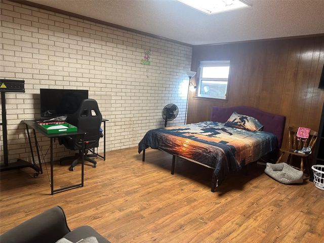 1188 E Oak Street, La Grange, TX 78945