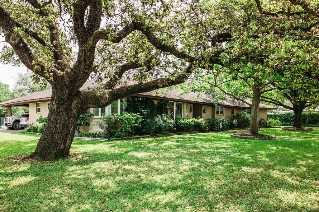 1188 E Oak Street, La Grange, TX 78945