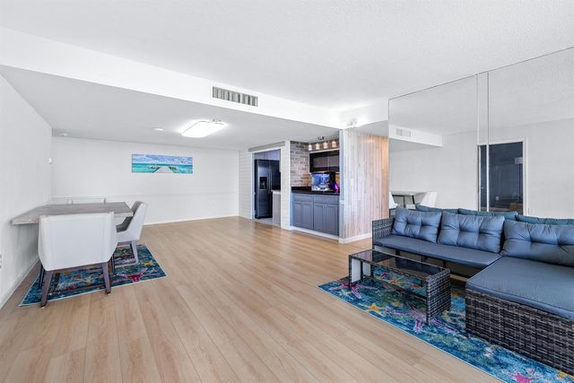 5600 N Flagler Drive 407, West Palm Beach, FL 33407