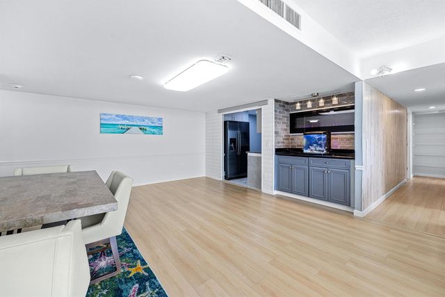 5600 N Flagler Drive 407, West Palm Beach, FL 33407