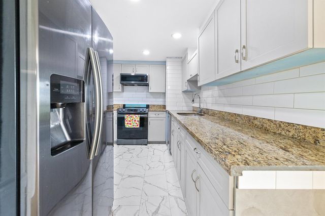 5600 N Flagler Drive 407, West Palm Beach, FL 33407