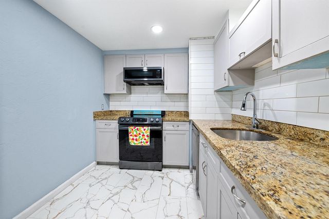 5600 N Flagler Drive 407, West Palm Beach, FL 33407