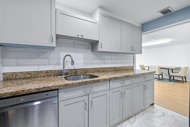 5600 N Flagler Drive 407, West Palm Beach, FL 33407