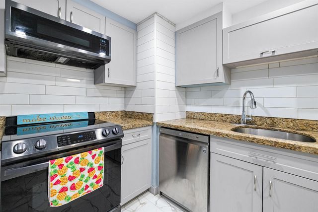 5600 N Flagler Drive 407, West Palm Beach, FL 33407