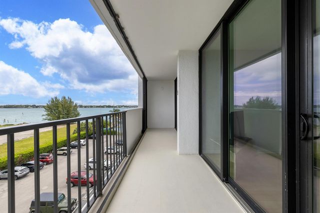 5600 N Flagler Drive 407, West Palm Beach, FL 33407