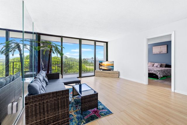 5600 N Flagler Drive 407, West Palm Beach, FL 33407