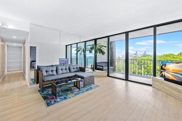 5600 N Flagler Drive 407, West Palm Beach, FL 33407