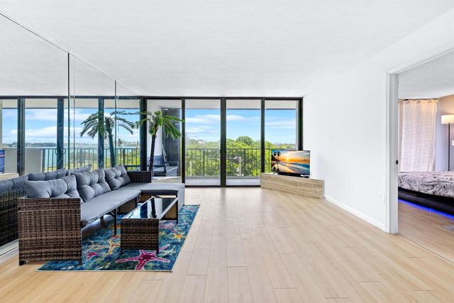 5600 N Flagler Drive 407, West Palm Beach, FL 33407