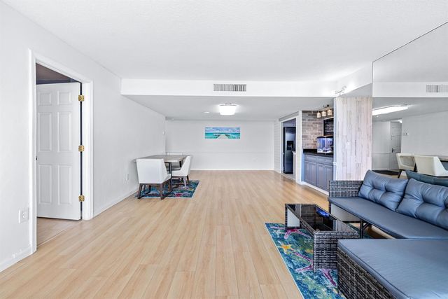 5600 N Flagler Drive 407, West Palm Beach, FL 33407