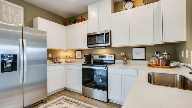 1110 Canyon Dr, Portland, TN 37148