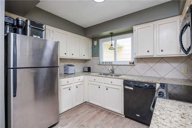 3002 Quail Springs E-5, Corpus Christi, TX 78414