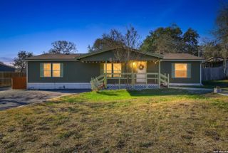 4418 Lost Hills Dr, Elmendorf, TX 78112