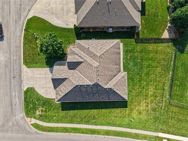10900 Delavan Court, Kansas City, KS 66109
