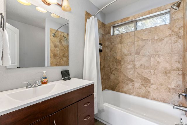 1535 Bonnyview Dr, Canyon Lake, TX 78133