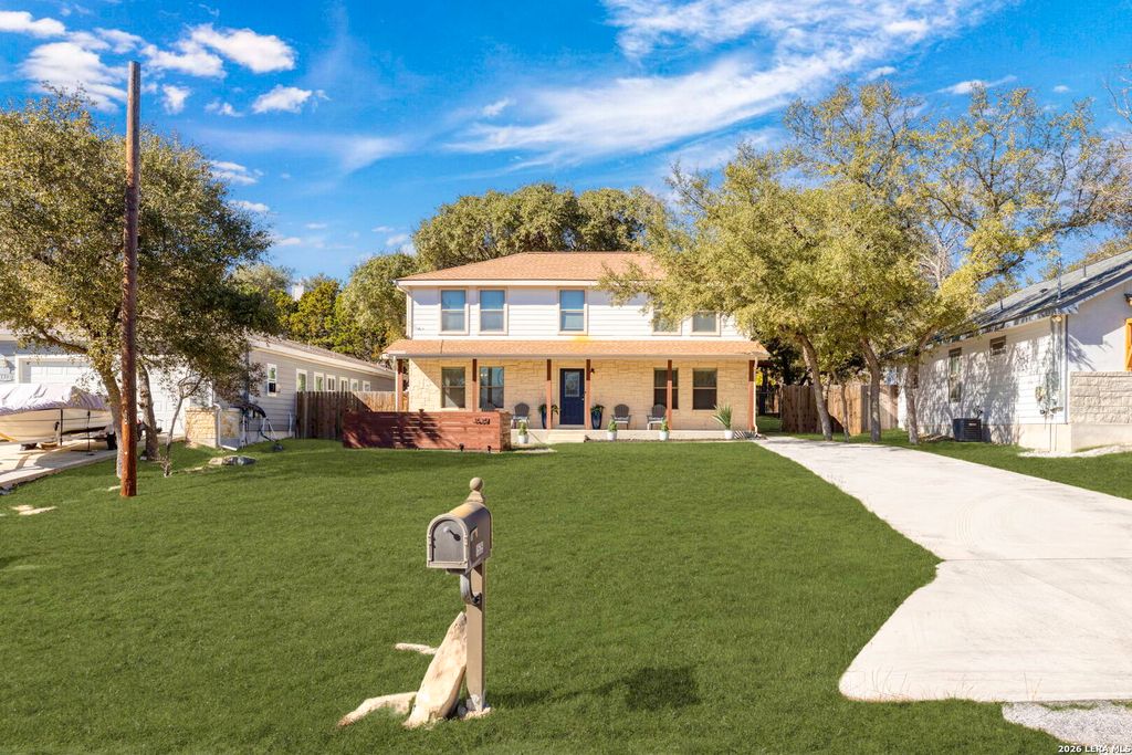 1535 Bonnyview Dr, Canyon Lake, TX 78133