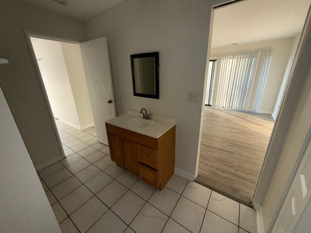 2310 N Harlem Avenue 401, Elmwood Park, IL 60707