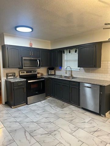 3315 Shady Lane Drive, Gladstone, MO 64119