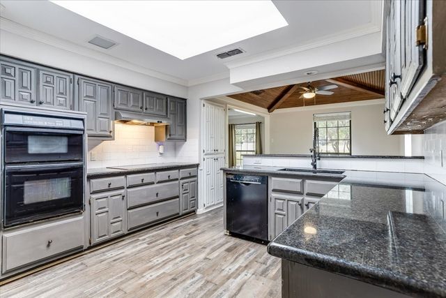 190 Robinson Road, Combine, TX 75159