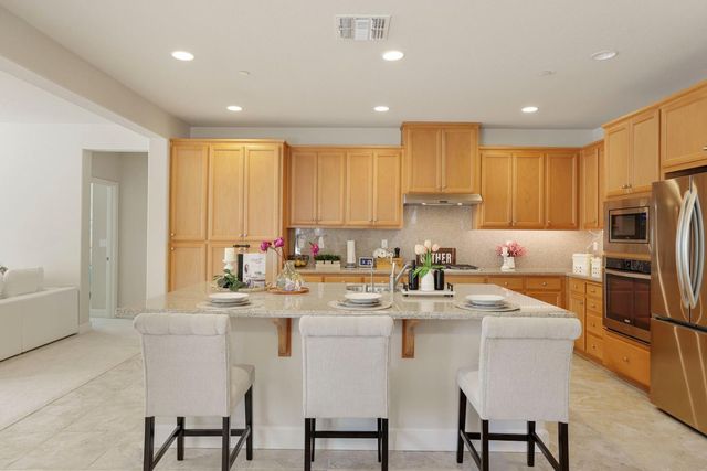 566 W Bonaventure Ave, Mountain House, CA 95391