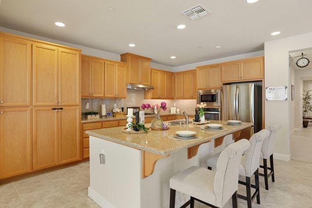 566 W Bonaventure Ave, Mountain House, CA 95391