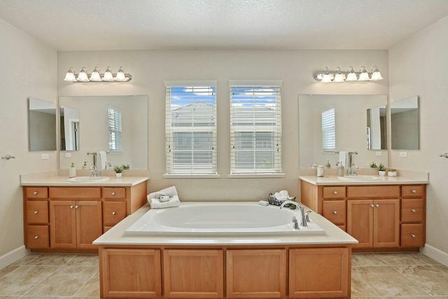 566 W Bonaventure Ave, Mountain House, CA 95391