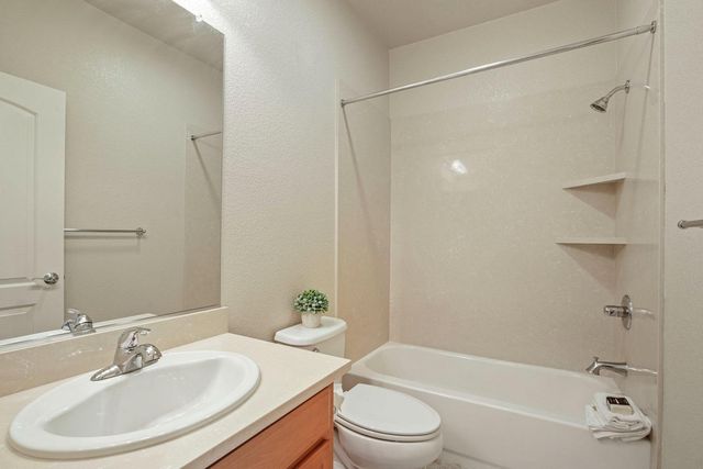 566 W Bonaventure Ave, Mountain House, CA 95391