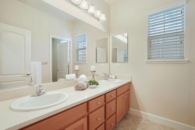 566 W Bonaventure Ave, Mountain House, CA 95391