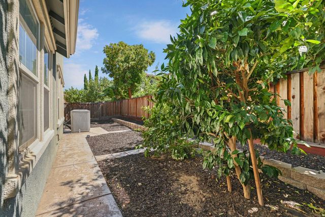 566 W Bonaventure Ave, Mountain House, CA 95391